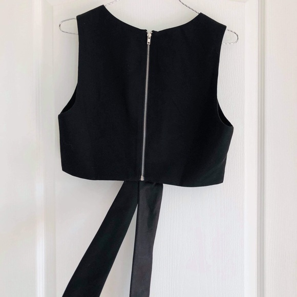 Wrap around crop top - Picture 2 of 8